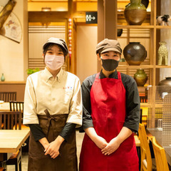 【韓国料理店スタッフ】年間休日110日/昇給賞与あり！/無資格・未経験OK！の画像