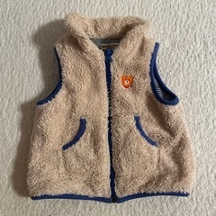 冬用アウターと半袖Tシャツ