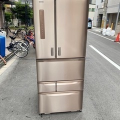 ♻️🚛大阪市内配達設置無料 ♻️東芝冷蔵庫　618L 自動製氷機付き♻️保証有り