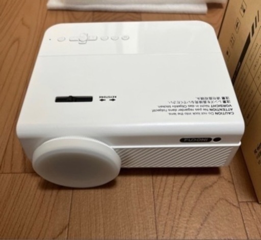 プロジェクター 1度電源つけただけ 未使用品 美品 スクリーン付き
