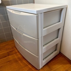 【商談中】【代理出品。場合によっては値下げあり】チェスト　衣装ケースの画像