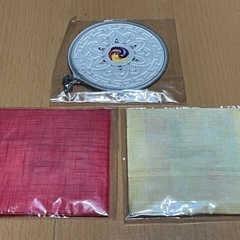 新品未使用 韓国で購入した コースター３枚セット 柄物の画像