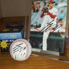 大谷翔平　直筆サインボール＆直筆サインフォト2L Amazon.co.jp: 大谷翔平 直筆サインボール 特性展示ケース入り