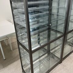 【値下げしました】ガラス　ショーケース背面ミラー付の画像