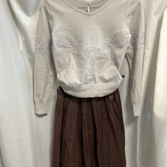 春ニット　スカート