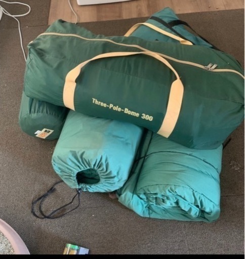 テントと寝袋4個