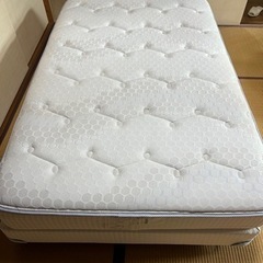 【大塚家具】セミダブルベッドの画像