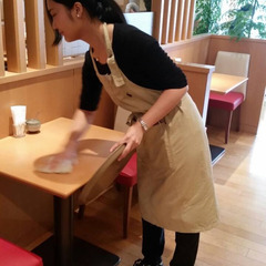 毎週金曜日　18：00～22：00　明るい小料理屋のホールスタッ...
