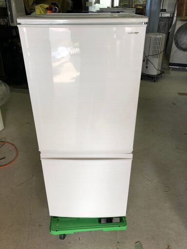 SHARP　2ドア冷蔵庫 137L SJ-D14D-W ホワイト つけかえどっちもドア 耐熱温度100°Cのトップテーブル 2018年製