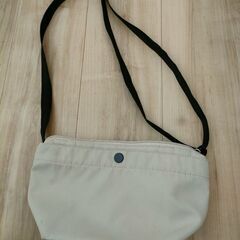 ユニクロ ポシェット ミニバッグ