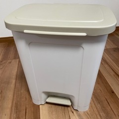 アスベル 25ℓ ゴミ箱 ペダル式 ベージュの画像