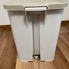 アスベル 25ℓ ゴミ箱 ペダル式 ベージュの画像