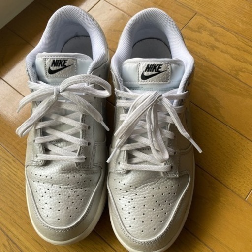 ナイキ　ダンク　low  se のシルバー
