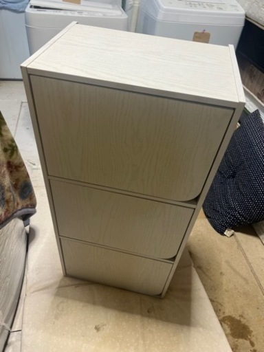 扉付き3段ボックス
