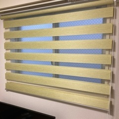 【引渡し先決定】ロールスクリーン2本セット カーテンレール取付可 5/25までの画像