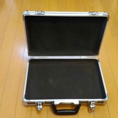 （値下げ売り切りで残り1個）アタッシュケース・小型トランク