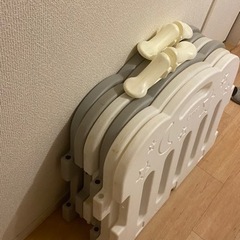 caraz ベビーサークル　足付きの画像