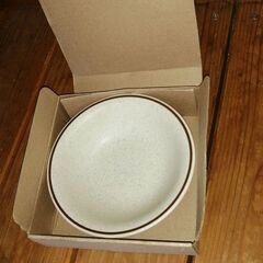 少し深めのお皿の画像