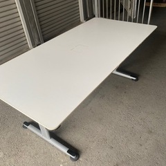 会議　ミーティング　机　テーブルの画像