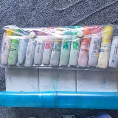 ドラゴン　デザイン　絵の具セットの画像