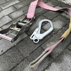 荷締めや固縛にラッシングベルトの画像