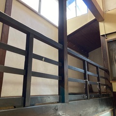 明治造の古民家　青海駅徒歩3分　翡翠の取れる海まで徒歩1分　9部屋くらいある長屋風の古民家です。テナントあり。お借りしたい方がおりましたらどうぞ。家賃68000円　 - 糸魚川市