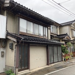 明治造の古民家　青海駅徒歩3分　翡翠の取れる海まで徒歩1分　9部屋くらいある長屋風の古民家です。テナントあり。お借りしたい方がおりましたらどうぞ。家賃68000円　 - 不動産