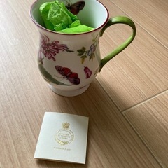 ロイヤルコレクション　イギリス製　植物柄カップ