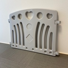 ①美品　パネル1枚　カトージ　ベビーサークル