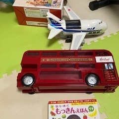 ぬいぐるみ、トミカ、プラレール、バランスブロックなど、子供のおも...