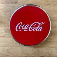 コカコーラの缶の画像