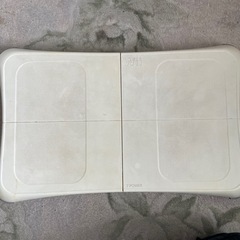 Wii本体、マイク、バランスボードなどの画像