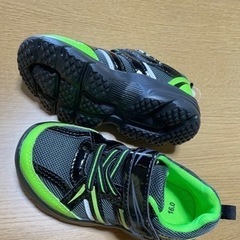 西松屋スニーカー16cm 新品２足（お値下げ）の画像