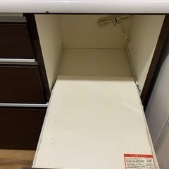 食器棚の画像