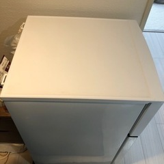 Hisense 2ドア冷凍冷蔵庫93ℓの画像