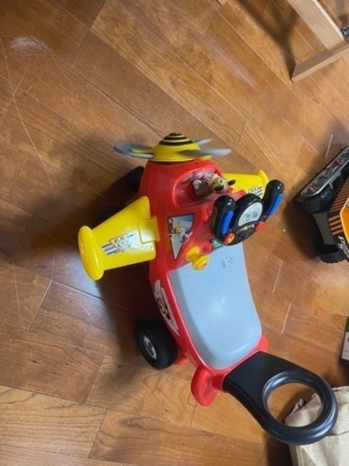 ミッキーマウス飛行機乗用蹴り車