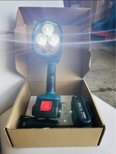 充電式ワークライト 懐中電灯 作業灯 高輝度 マキタ 14.4v/18v バッテリ対応 BL1430 BL1440 BL1450など