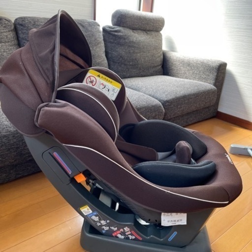 コンビ　チャイルドシート　新生児から