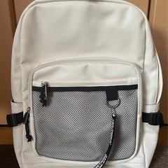 白いリュック　の画像