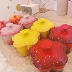 【お引渡し完了】ルクルーゼ お花形ラムカン3色×2個ずつ(蓋付き)