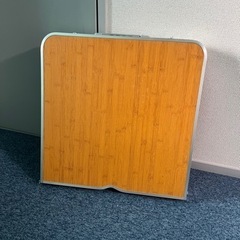 折りたたみテーブル。高さ3段調節の画像