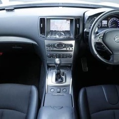 セダン系も続々新入荷されてます♡　　日産　スカイラインの画像
