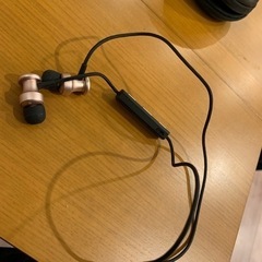 Bluetooth ピンク色　イヤホンケース付き　未使用の画像