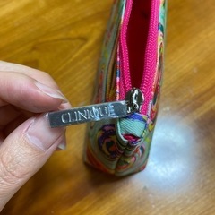 【値下げしました‼️】新品 クリニーク メイクポーチ（ハート柄、ピンク）の画像