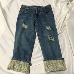 レースが可愛い7部丈ジーンズ