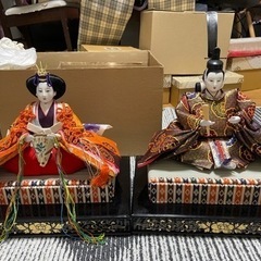 ひな人形、一式揃ってます。
