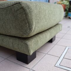 NOYES(ノイエス)のDecibel オットマンです。ソファ職人が理想的な座り