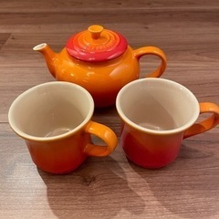 【美品】ル・クルーゼ　ティーポット&コップ2個付き
