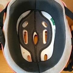 幼児用ヘルメット赤青2つ54〜56センチの画像
