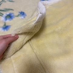 【取りに来ていただける方限定】花柄の毛布(黄色)の画像